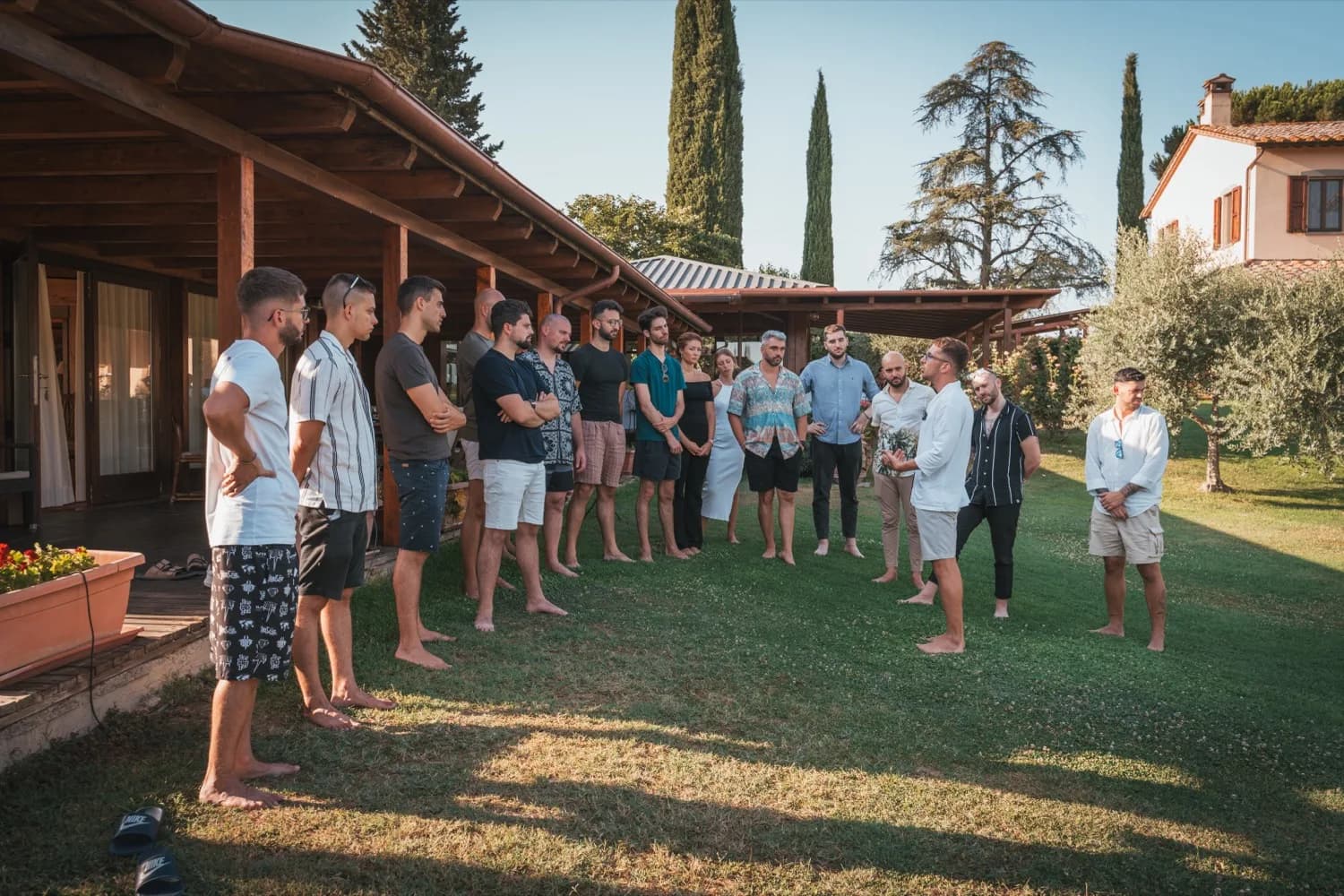 Aula gremita a un evento dal vivo di Davil